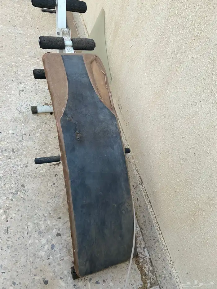 سكرابات حديد وخشب طاولة وسرير وأجهزه 2