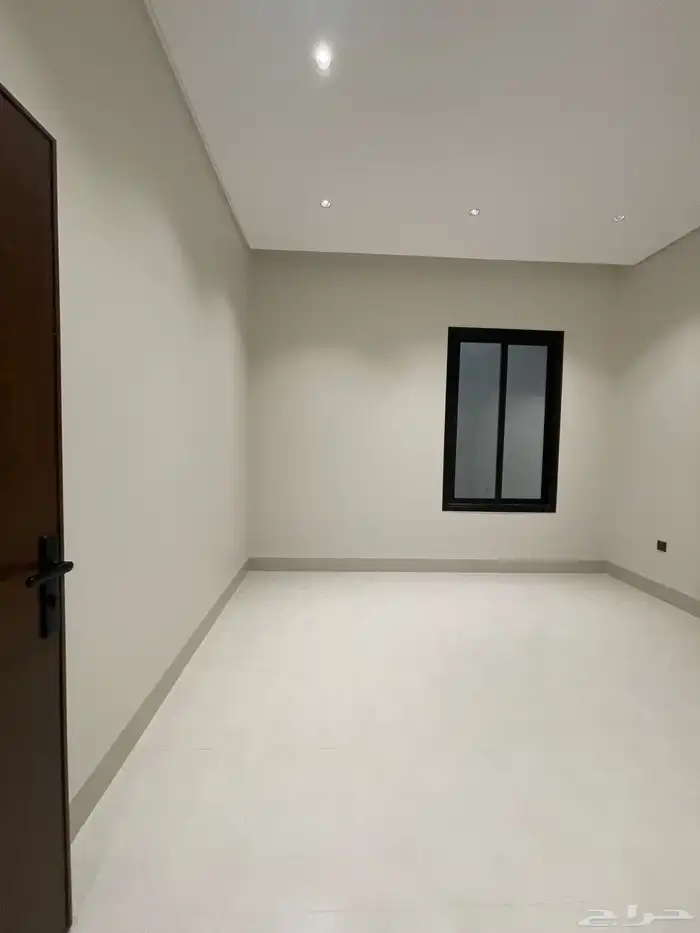 شقق ارضيه وعلويه تبداء من 490 الف ح الروضه قرب المطار 14