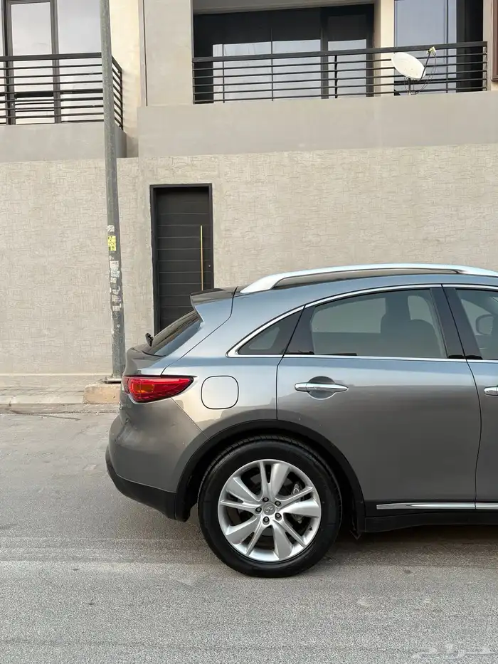 انفنتي QX70 8