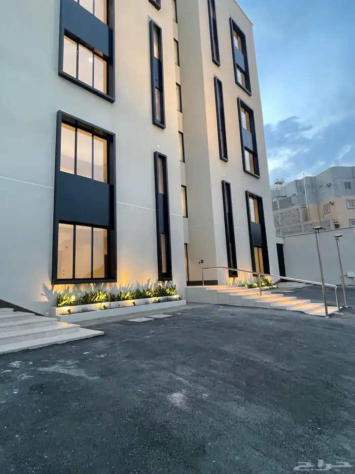 شقق ارضيه وعلويه تبداء من 490 الف ح الروضه قرب المطار 1