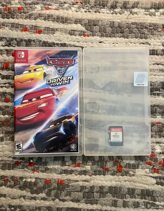 نينتندو سويتش اوليد مع كامل ملحقاته واشرطه 17