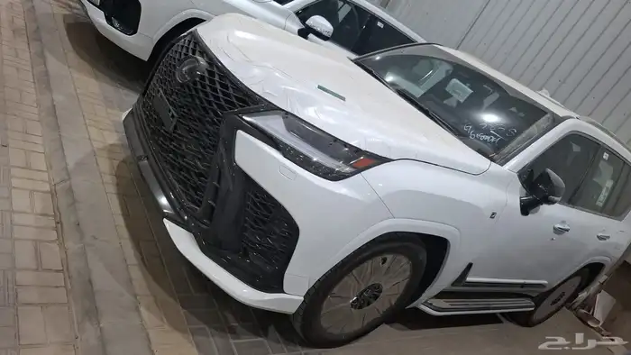 لكزس اف سبورت 2025 ابيض سعودي 4