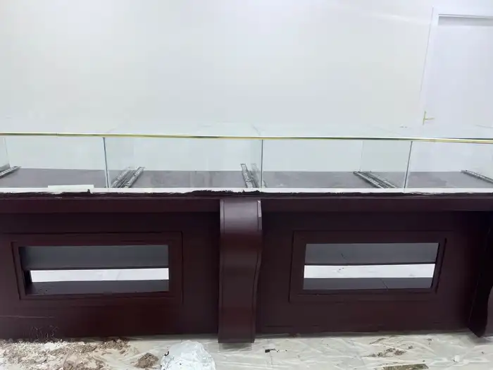 طاولات عرض عدد 3 طاولات تصلح لعرض الحلا طولهم 3 متر 0