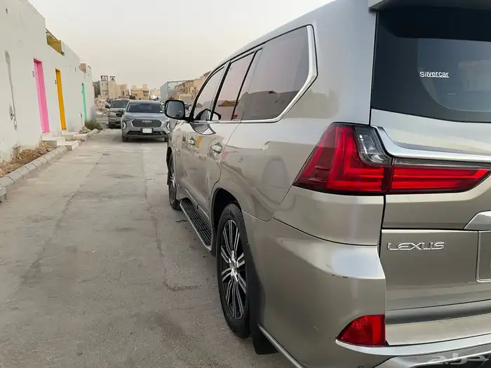 LX570 -2018 13