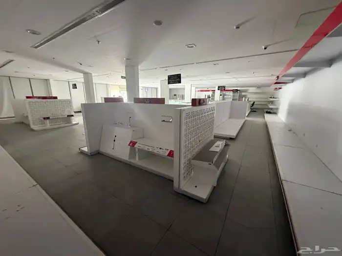 معرض للتقبيل بمساحة 500م مع تجهيزات الدفاع المدني والكاميرات 8