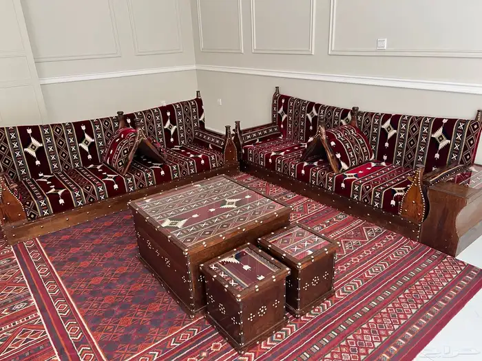 مجلس شعبي للون احمر ملكي 2