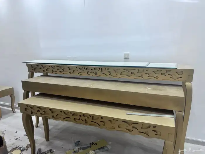 طاولات عرض عدد 3 طاولات تصلح لعرض الحلا طولهم 3 متر 1