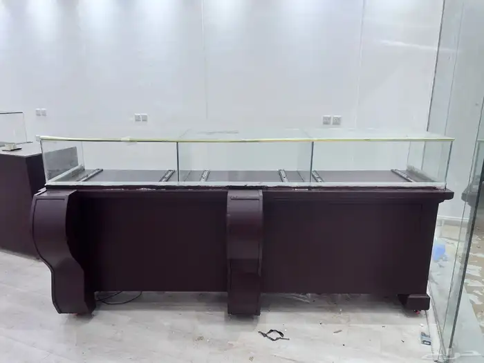 طاولات عرض عدد 3 طاولات تصلح لعرض الحلا طولهم 3 متر 2