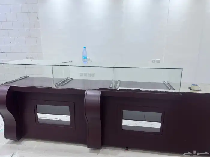 طاولات عرض عدد 3 طاولات تصلح لعرض الحلا طولهم 3 متر 3