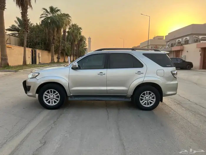 فورشنر فورتشنر 2012 Toyota Fortuner فل كامل V6 دبل دفلوك 1