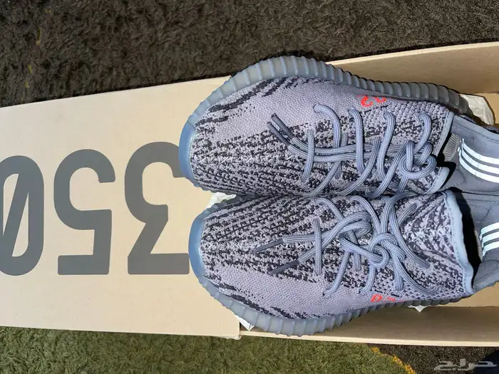 حذاء رياضي ييزي بوست 350 V2 4