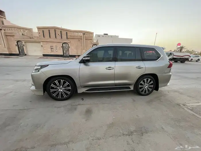 LX570 -2018 16