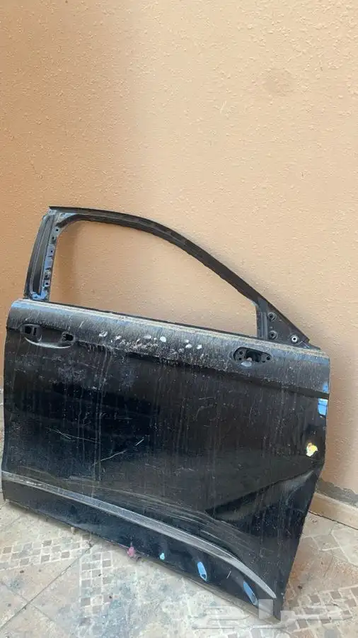 باب تورس 2022 فيه ضربه. باب مفرغ تورس لون اسود 1