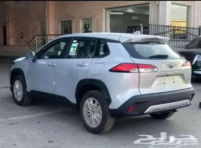 تويوتا كرولا كروس هايبرد LE موديل 2025( عرض الجزيره 2.65) 2