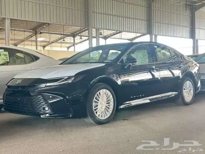 كامري اسود بنزين LE موديل 2025 0