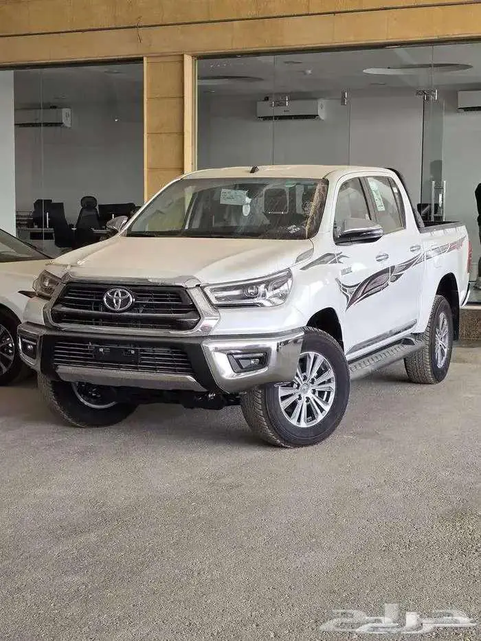 هايلوكس S -GLX غمارتين فل بنزين جير عادي 2025 لدى الحسن 0