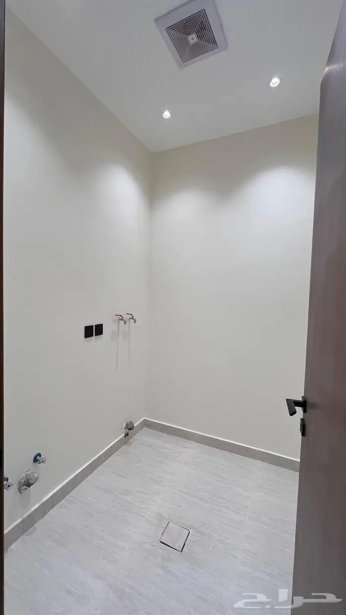 شقق علويه بدرج داخلي للسطح الخاص 1