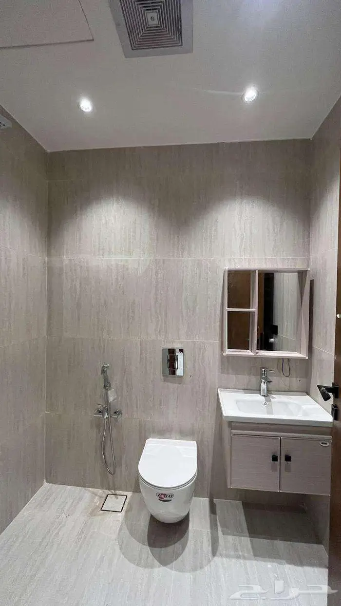 شقق علويه بدرج داخلي للسطح الخاص 5