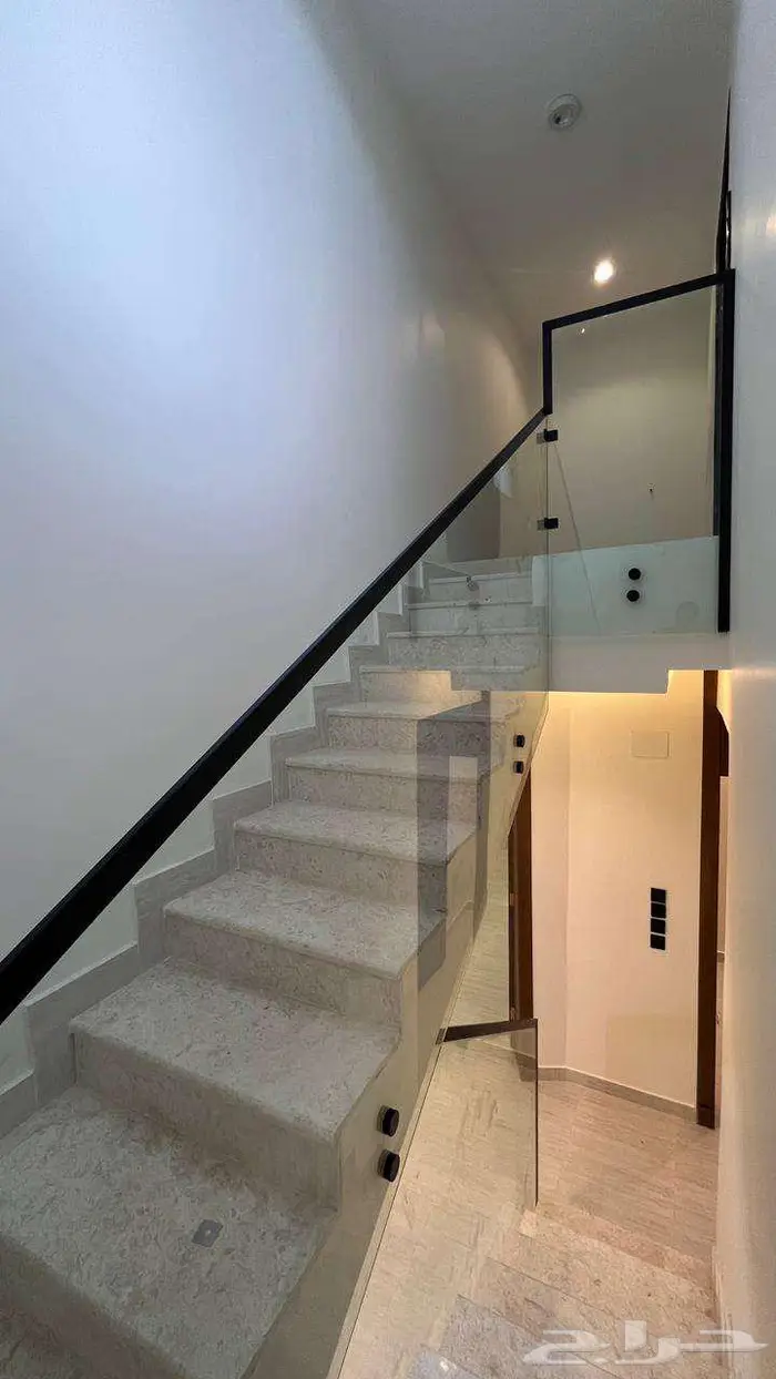 شقق علويه بدرج داخلي للسطح الخاص 10