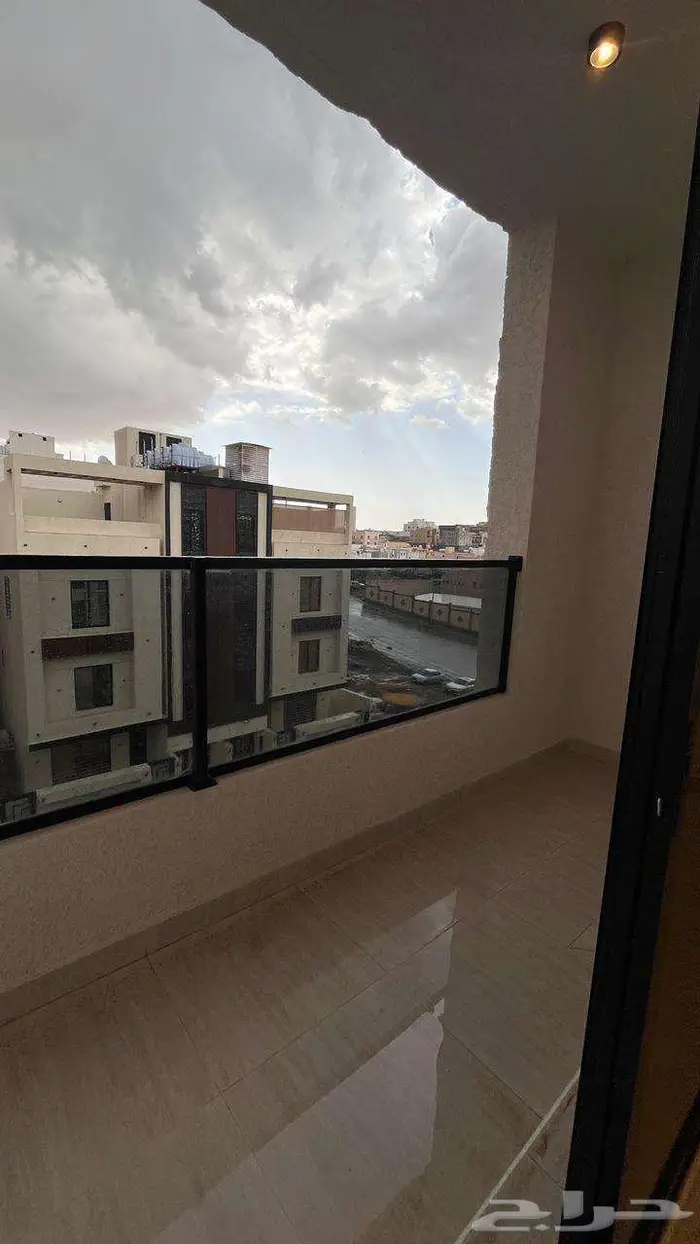 شقق علويه بدرج داخلي للسطح الخاص 8