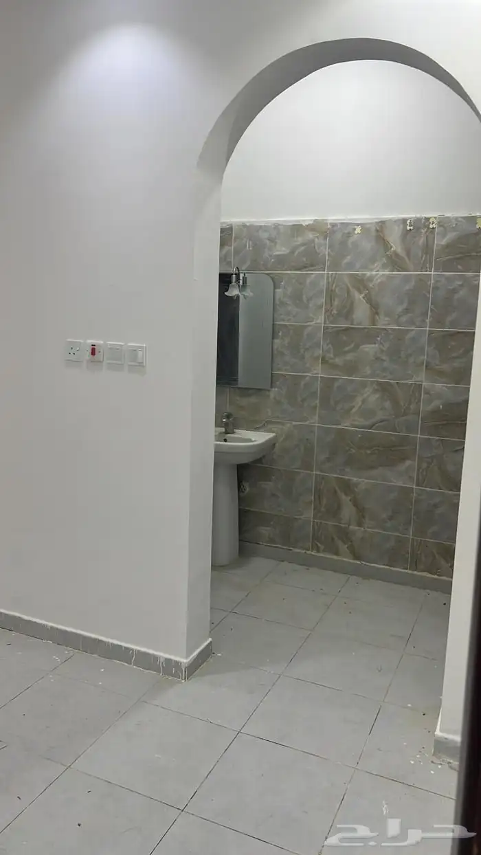 شقه عزاب بحي الرياض 4 غرف تواصل ( واتس اب ) 4