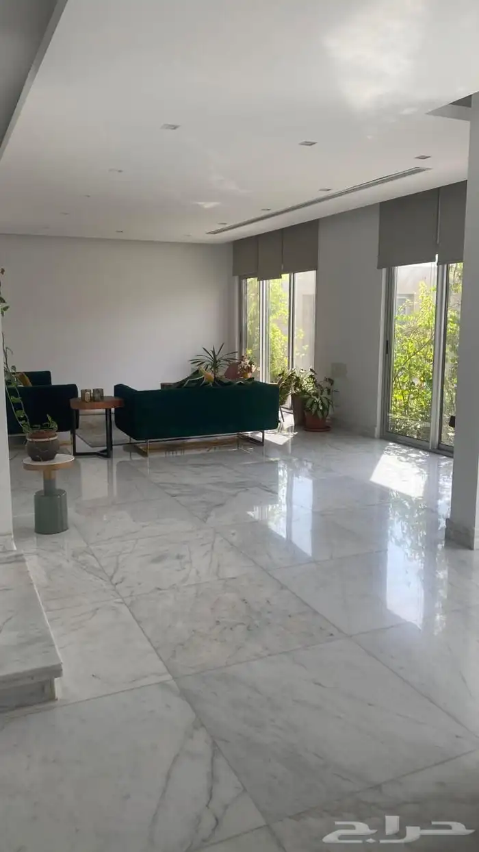 فيلا للبيع حي ضاحية الملك فهد 8