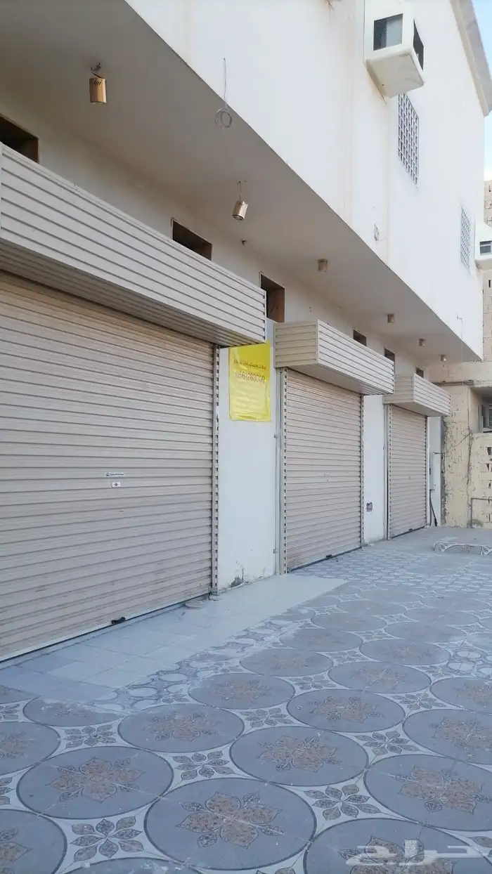 للإيجار 3 محلات تجارية 1