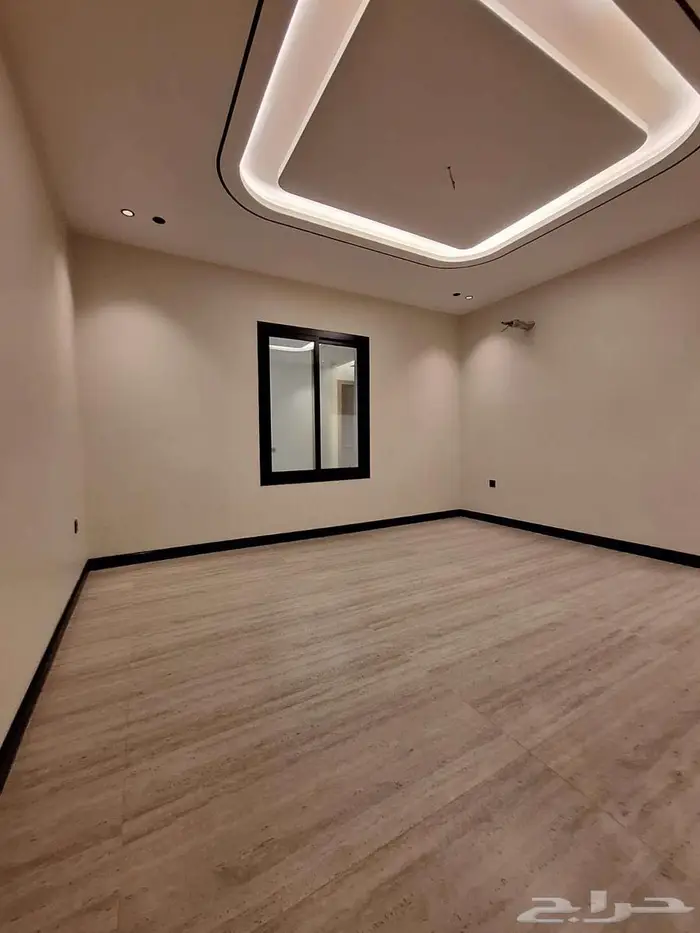 للبيع شقة مميزه بحي الزهراء 4