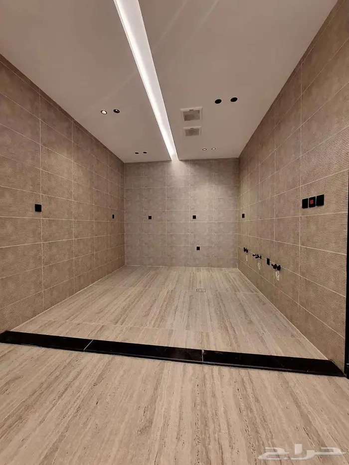 للبيع شقة مميزه بحي الزهراء 8