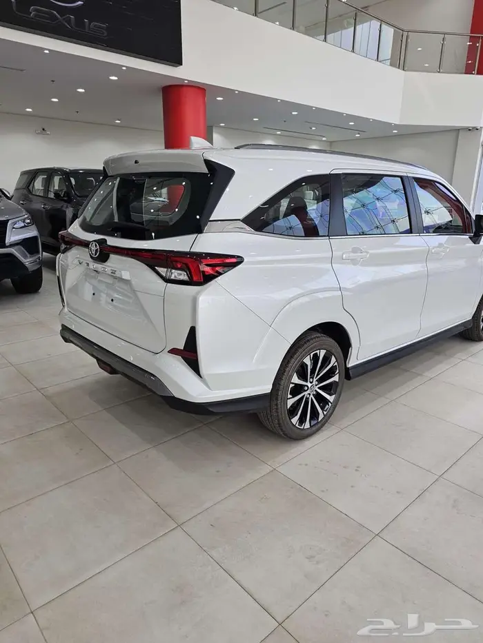 تويوتا فيلوز GLX موديل 2025 6