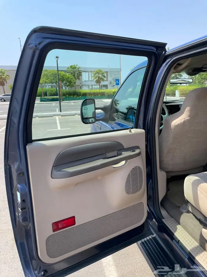 Ford Excursions 2004 5