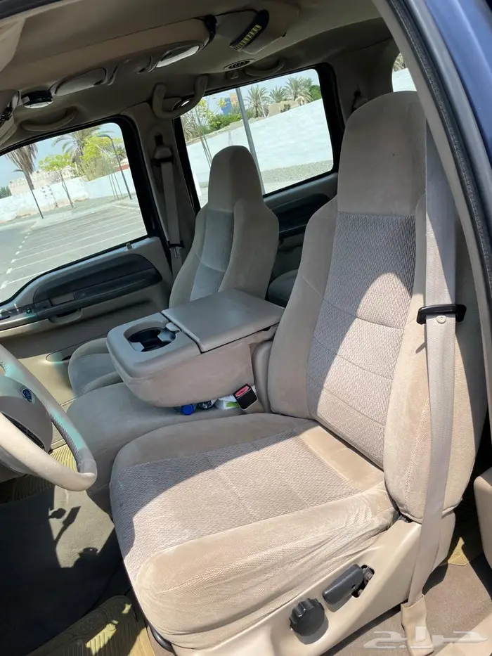 Ford Excursions 2004 9