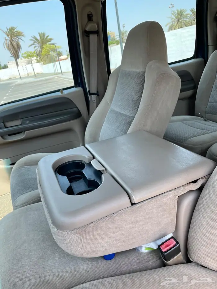 Ford Excursions 2004 10