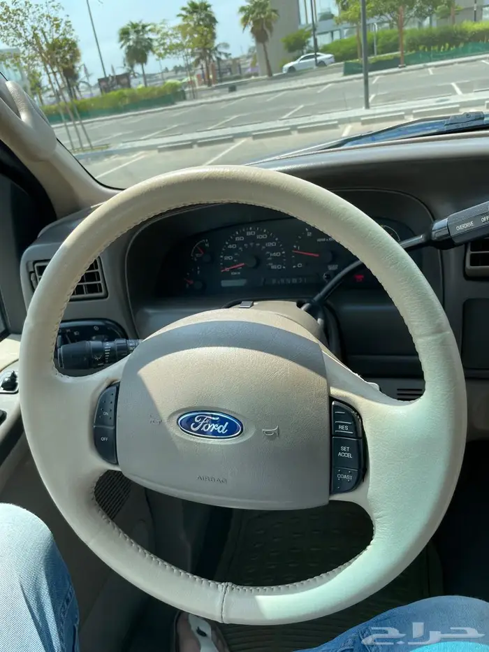 Ford Excursions 2004 20