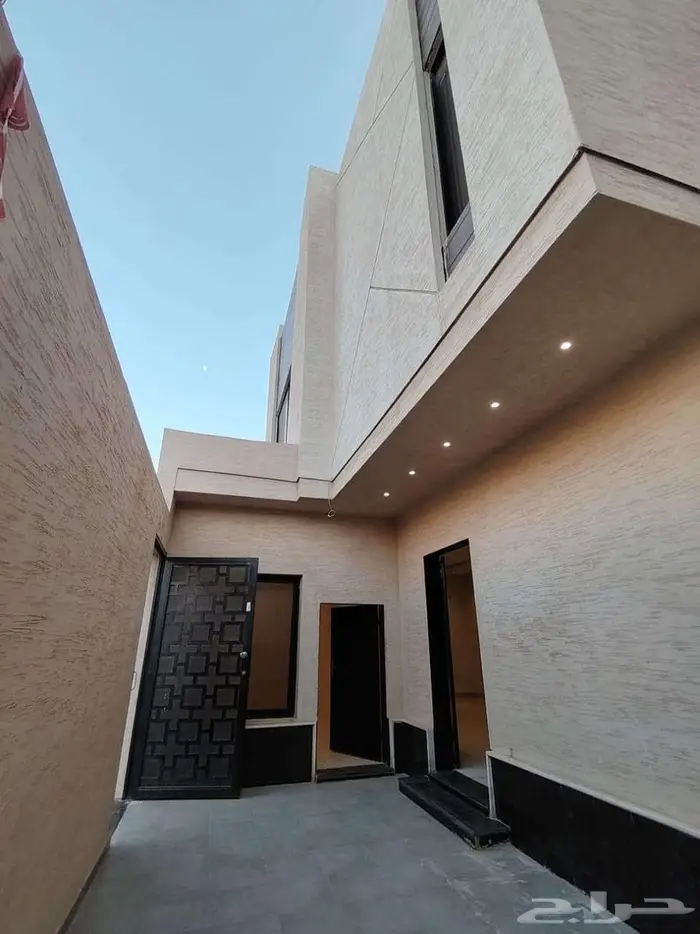 فيلا للبيع بحي عكاظ 2