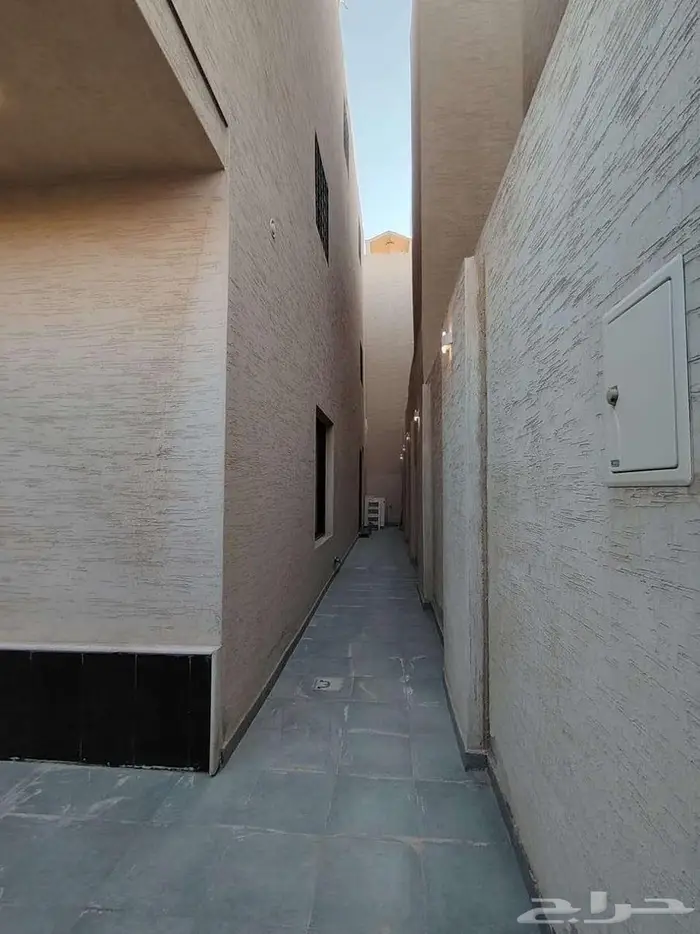 فيلا للبيع بحي عكاظ 36