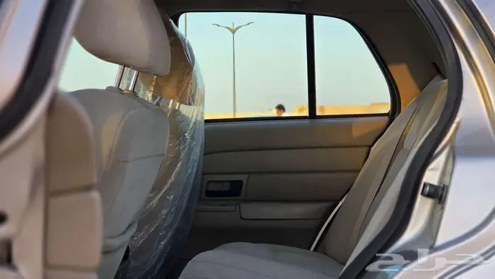 فورد كراون فكتوريا 2011 ممشى قليل 4