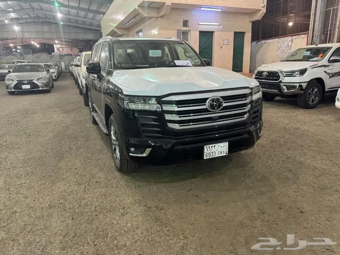 لاندكروزر GXR L4 2025 صادر لوحات 0
