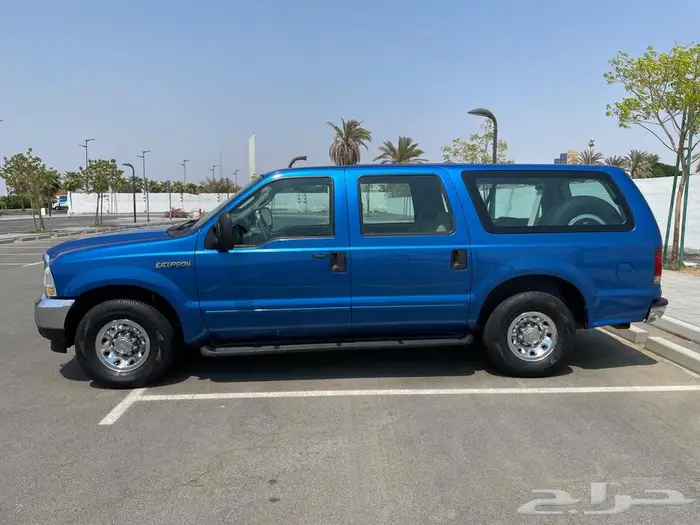 Ford Excursions 2004 1