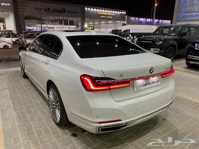 بي ام دبليو 730LI موديل 2020 ابيض خليجي ماشيه 96000كم 6