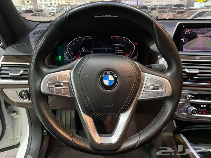 بي ام دبليو 730LI موديل 2020 ابيض خليجي ماشيه 96000كم 26
