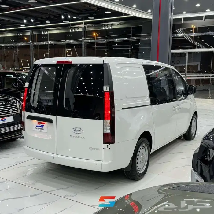 هيونداي ستاريا فان 6 مقاعد بضاعة موديل 2023 4