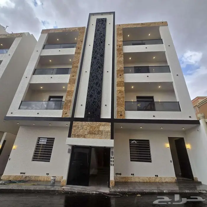 شقق علويه بدرج داخلي للسطح الخاص 0