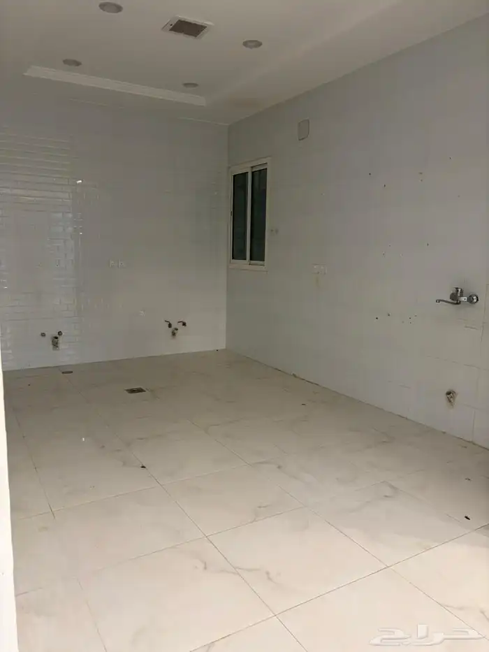 للايجار شقة عوايل حي طويق 5