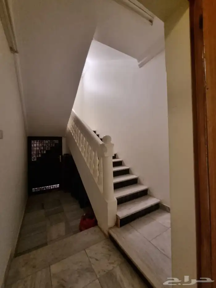 للبيع فيلا شغل شخصي بحي الافق موقع ممتاز وقريب للخدمات 8