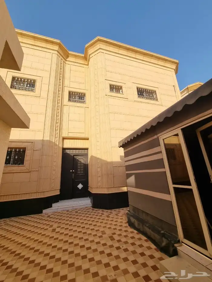 للبيع فيلا شغل شخصي بحي الافق موقع ممتاز وقريب للخدمات 3