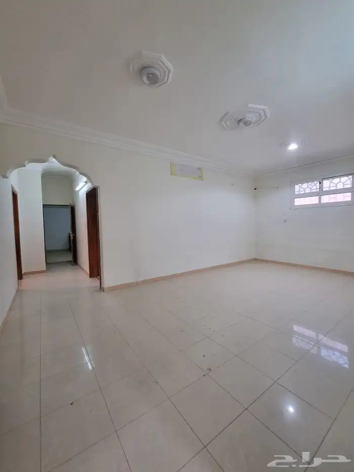 للبيع فيلا شغل شخصي بحي الافق موقع ممتاز وقريب للخدمات 9