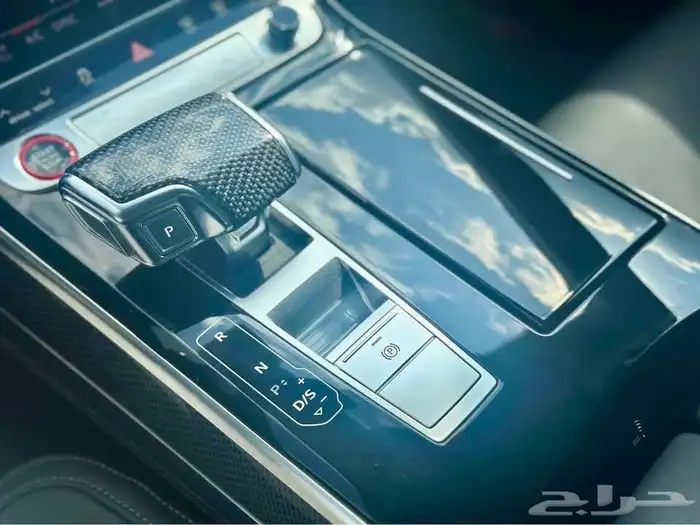 للبيع اودي S8 موديل 2022 لون خرافي وارد كندا 9