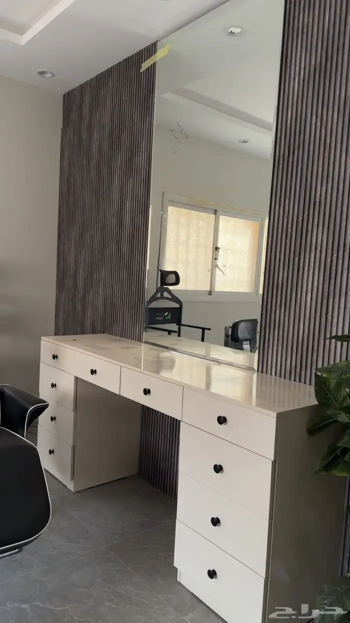 لللبيع كراسي ومرايه وتسريحه 2500 2