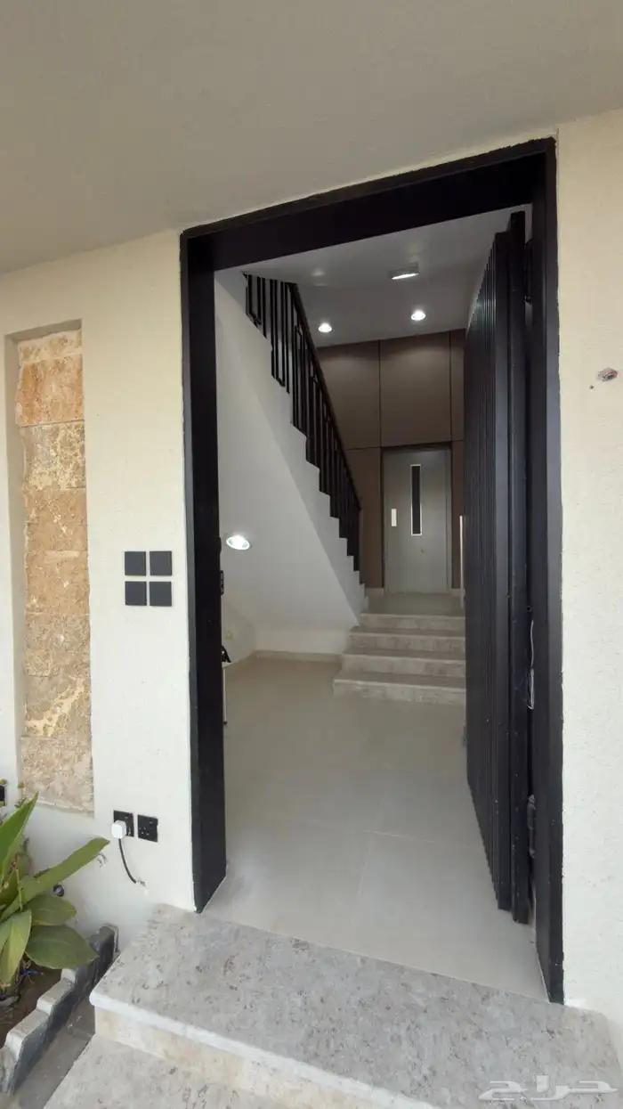 للبيع شقق سكنيه فاخرة طريق المدينه العسكريه بخميس مشيط 1